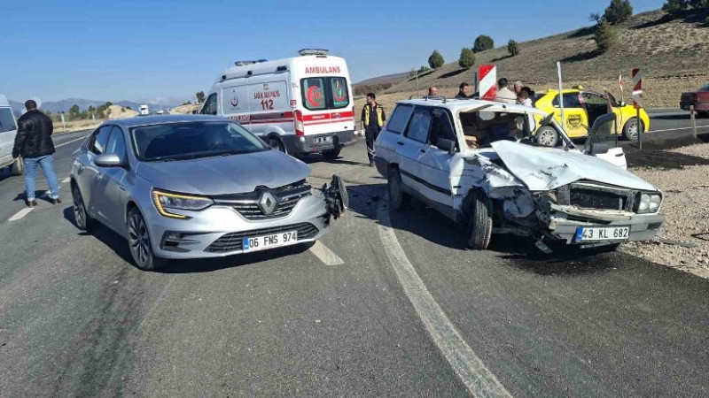 Hisarcık’ta iki otomobil çarpıştı, 1 yaralı