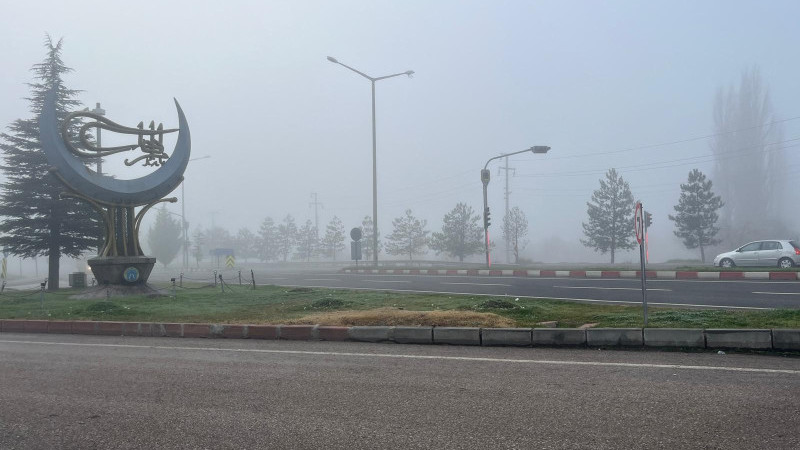Tavşanlı şehir içerisinde sabah saatlerinde görüş mesafesi 50 metreye düştü 