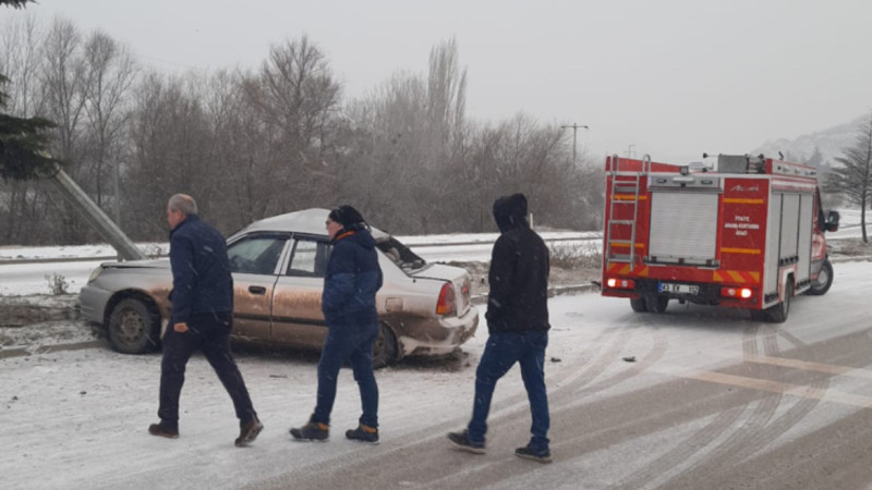 Trafik kazası 3 yaralı