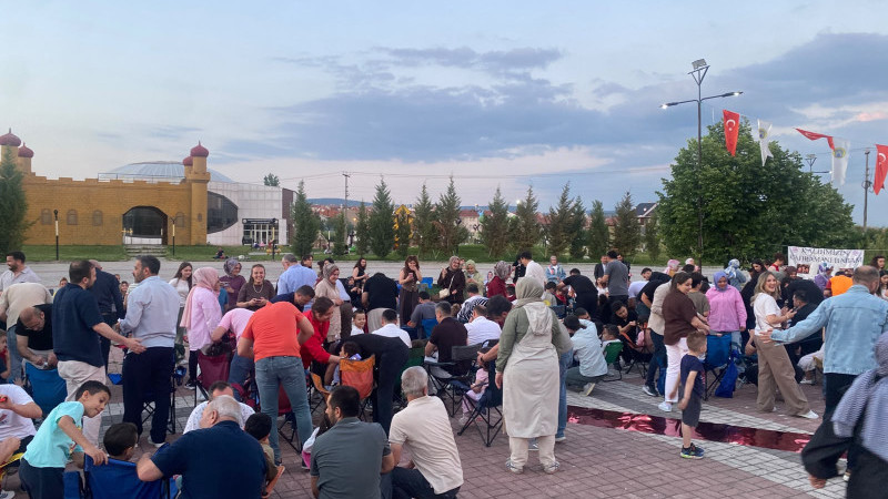 Hande Gül Anaokulu’ndan Amfi Tiyatroda Coşkulu Babalar Günü Kutlaması