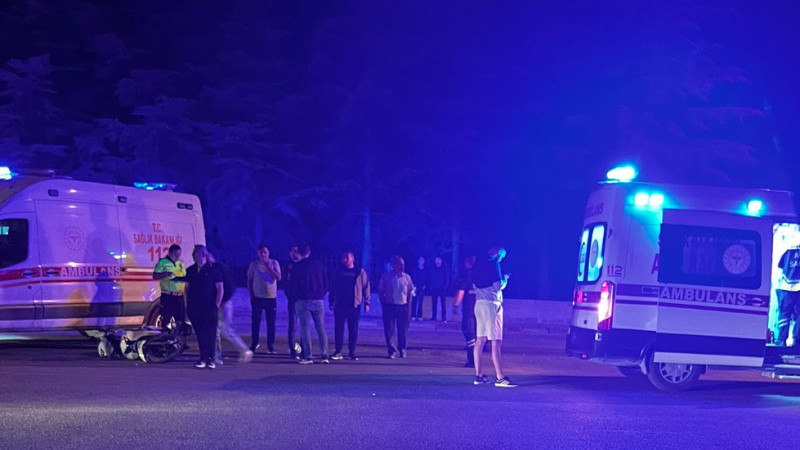 TAVŞANLI'DA İKİ MOTOSİKLET ÇARPIŞTI: 3 YARALI