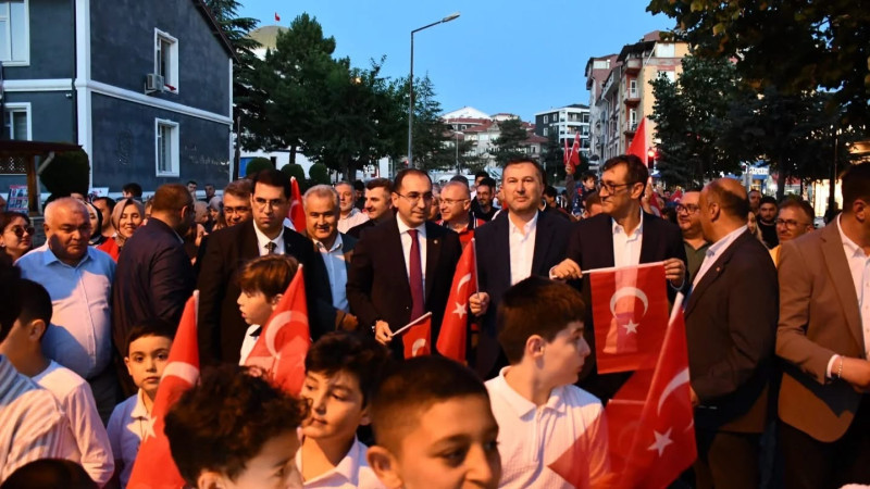 Vatan bölünmez şiiri büyük ilgi gördü 