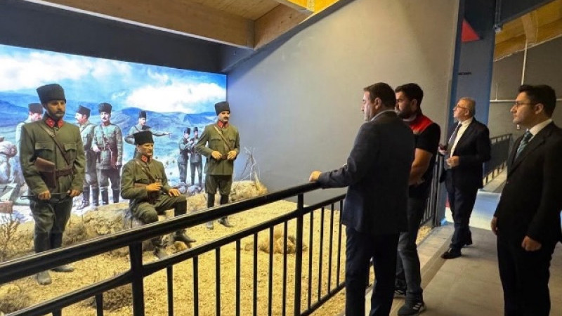 Kütahya Valisi Işın, Dumlupınar Şehitliği ve Diorama Müzesi’nde incelemelerde bulundu