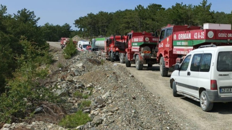  7 helikopter, 4 uçak ve 22 arazöz görevde