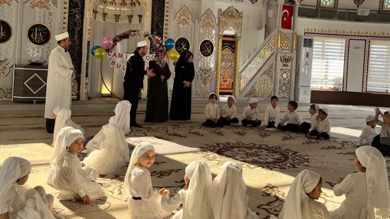 Minikler Hiranur Camii’nde buluştu