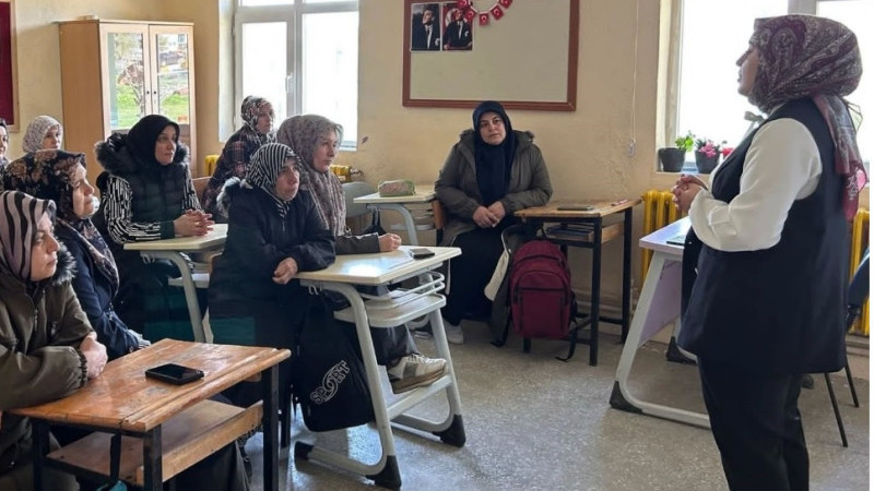 Altıntaş’ta  Meslekleri Tanıyorum  temalı veli bilgilendirme seminerleri