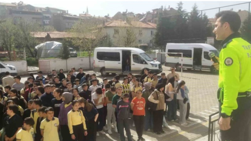  Hisarcık ilçesi Şehitler Ortaokulunda 