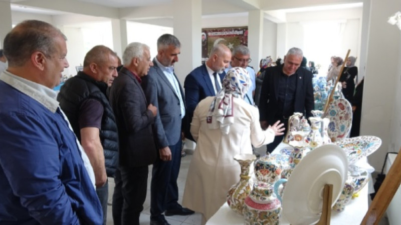 Tunçbilek'te çini sergisi ilgi gördü  