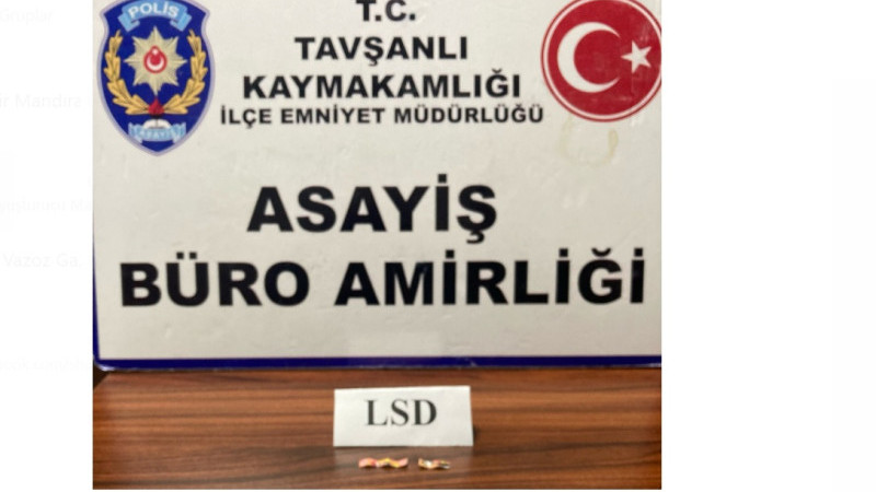 Kütahya’da kitap arasına uyuşturucu koyarak satan şüpheli tutuklandı