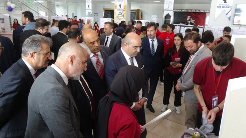 Kütahya'nın Tavşanlı ilçesinde öğrenciler projeleri ile hünerlerini ortaya çıkardılar