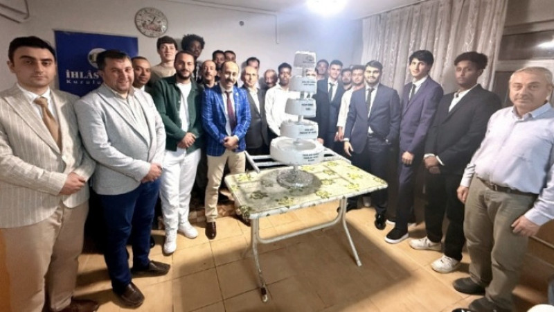 İhlas Vakfı Kütahya Huzur Erkek Öğrenci Yurdunda mezuniyet sevinci