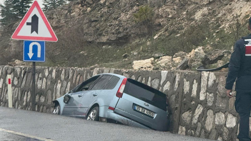 Tavşanlı OSB Kavşağında Maddi Hasarlı Kaza