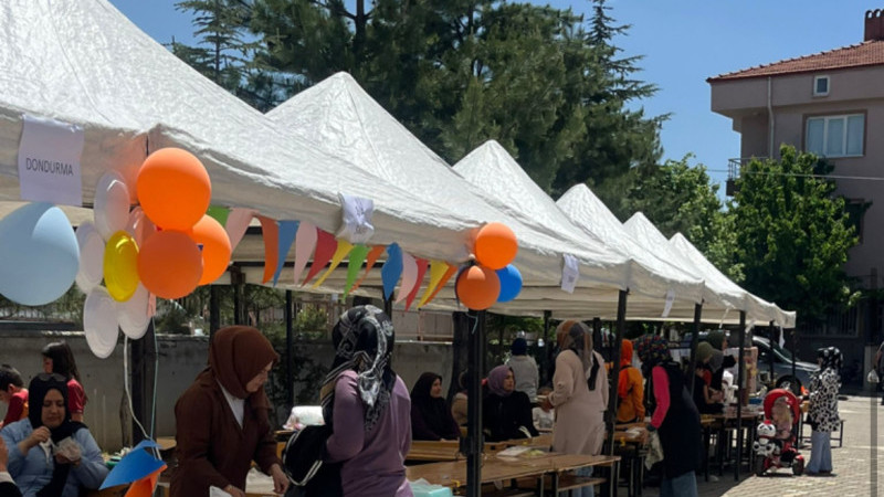 Tavşanlı Dağçeşme İlkokulu'nda Kermes Coşkusu