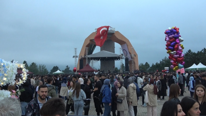  Kütahya Dumlupınar Üniversitesi DPÜ Fest 2025 coşkuyla başladı