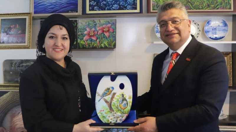 DPÜ Rektörü'nden Ressam Dilek Kocaman Yılmazer Atölyesi'ne ziyaret
