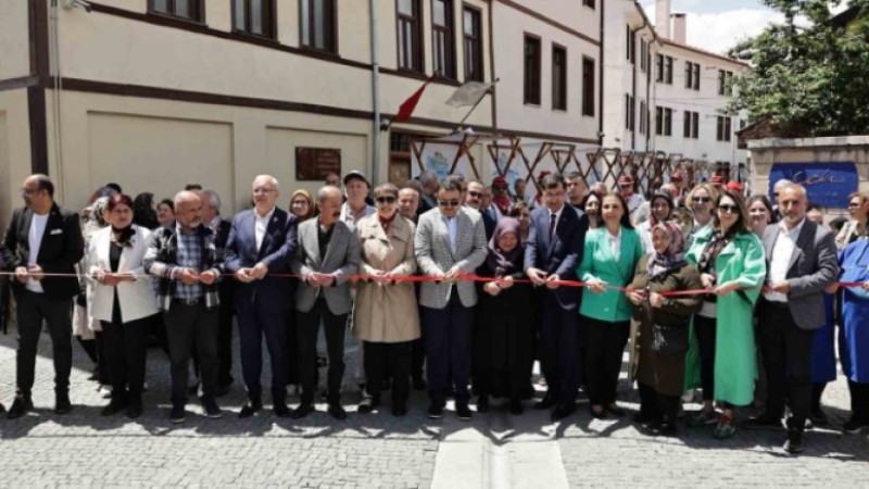 Germiyan Sokak’ta çifte açılış, Kütahya kültür ve lezzetle buluştu