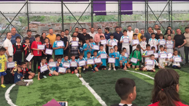 Özgür Filistin için ilkokul futbol turnuvası