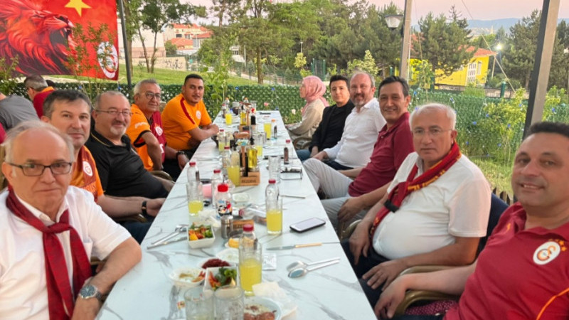 Tavşanlı'da Galatasaray'ın 25. şampiyonluğu coşkuyla kutlandı