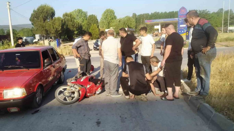 Hisarcık’ta otomobil ile motosikletle çarpıştı: 1 yaralı