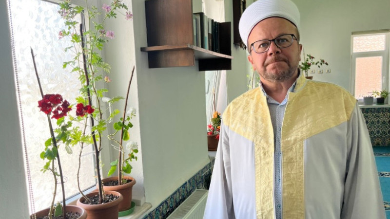 Tavşanlı Orman Camii, Müezzin ve Cemaat Eliyle Çiçek Bahçesine Döndü