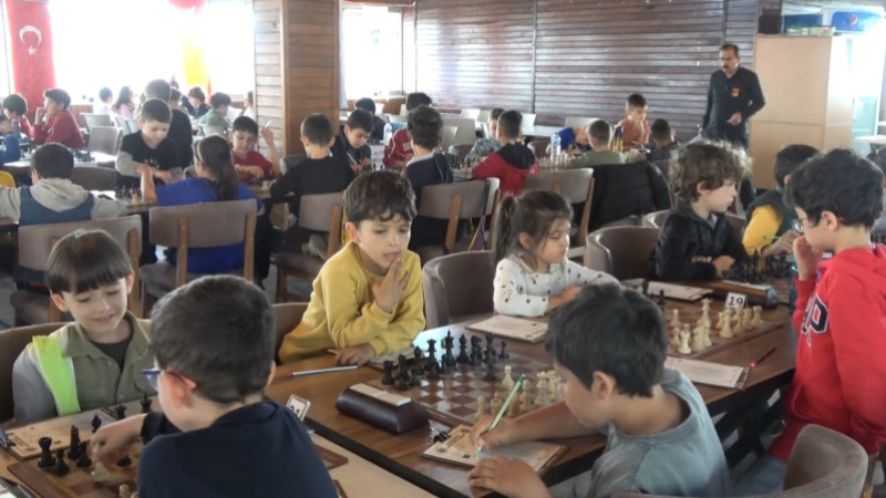  Tavşanlı’da satranç’ın şampiyonları belli oldu