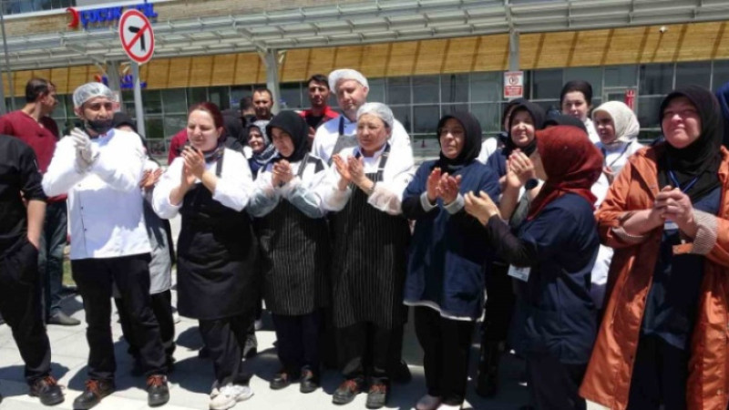Kütahya’da hastane yemekhanesi taşeron çalışanlarından eylem