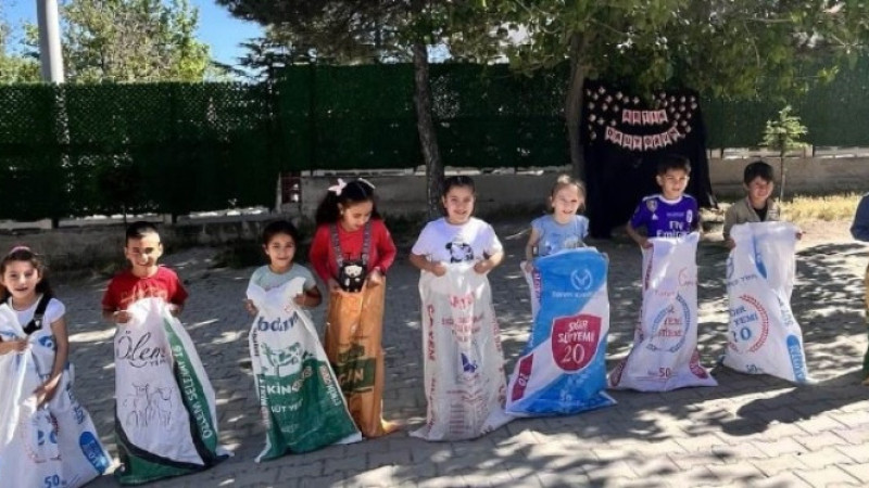 Hisarcık Kutluhallar İlk-Ortaokulunda geleneksel çocuk oyunları şenliği
