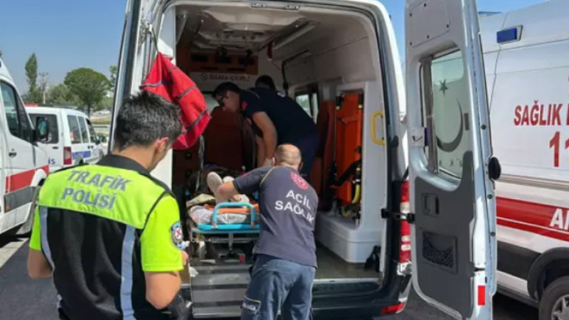 Servis otobüsü kazaya karıştı 35 yaralı 