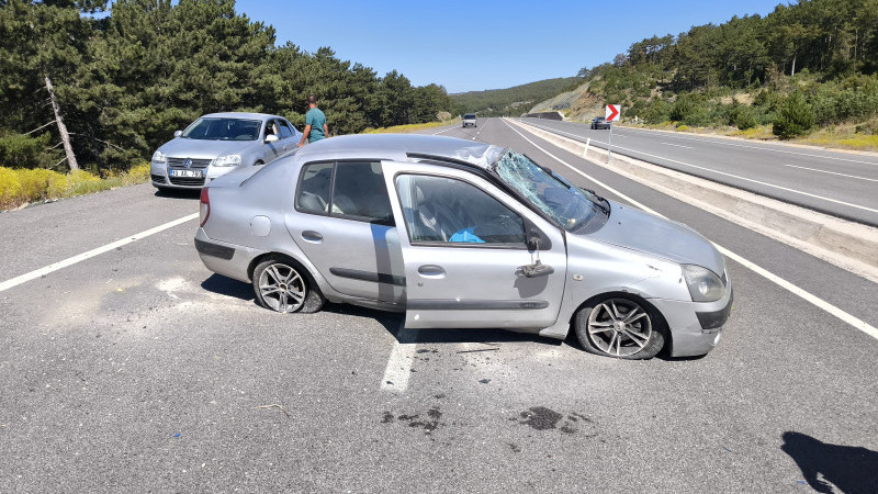 Tavşanlı’da otomobil takla attı 3 kişi yaralandı