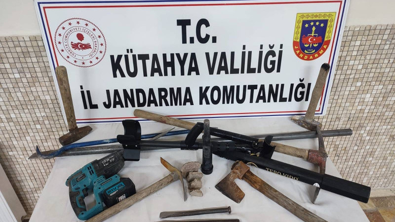 Emet ‘te kaçak kazıdan 9 şüpheli yakalandı