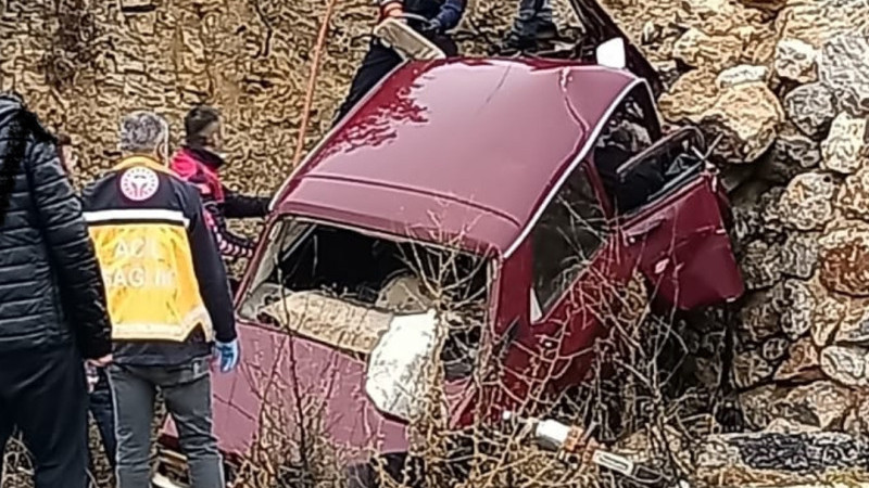 Karı koca trafik kazasında hayatını kaybetti 