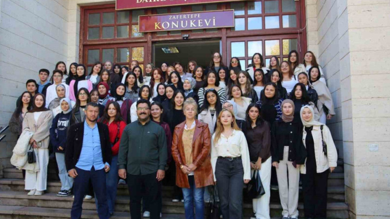 Emet öğrencileri merkez kampüste 
