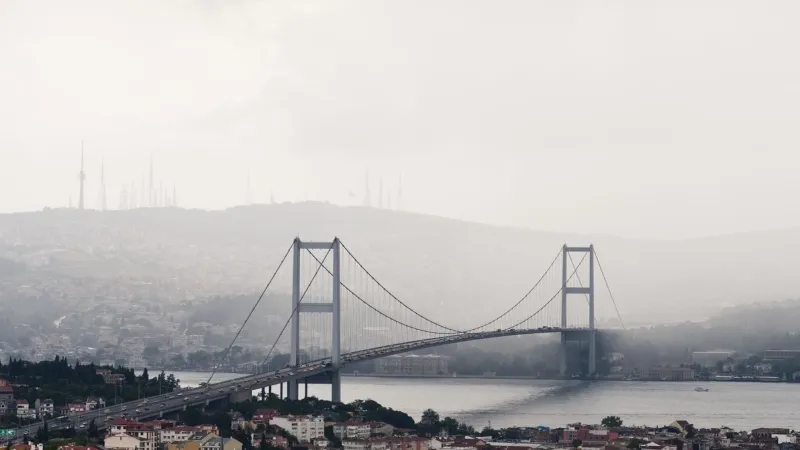 Sıcaklıklar mevsim normallerinin üzerinde... Kuzeybatıda sağanak alarmı!
