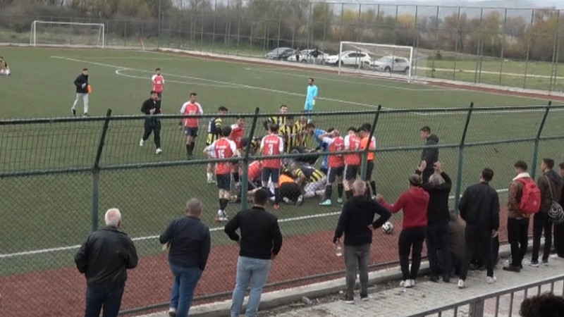 Orta hakemden maçta hayati müdahale 