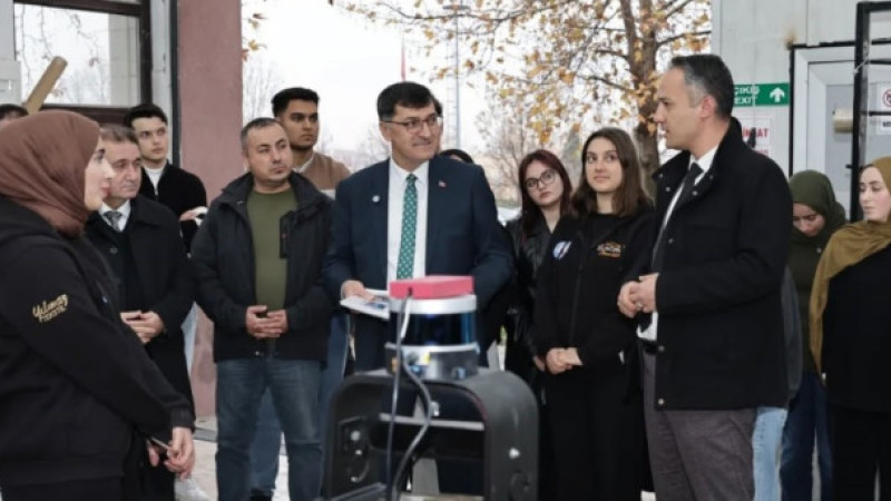 Başkan Eyüp Kahveci’den DPÜ’nün alternatif enerjili araç ekibine ziyaret