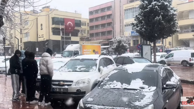 Seyyar Satıcı Cumhuriyet Meydanı’nı Isıttı