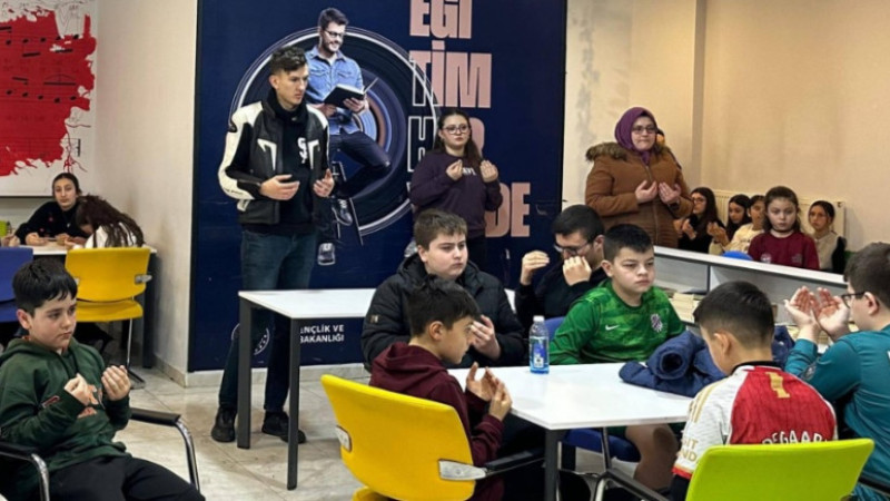 Tavşanlı'da deprem şehitleri için el açıldı