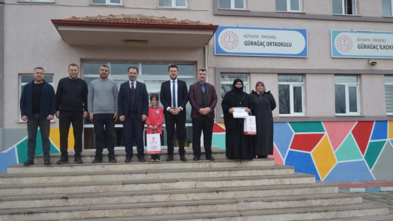 Gürağaç ‘ta başarılı öğrenciye tebrik