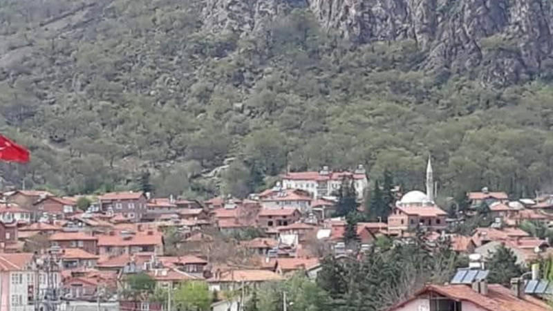 Gözyaşlarıyla toprağa verildi