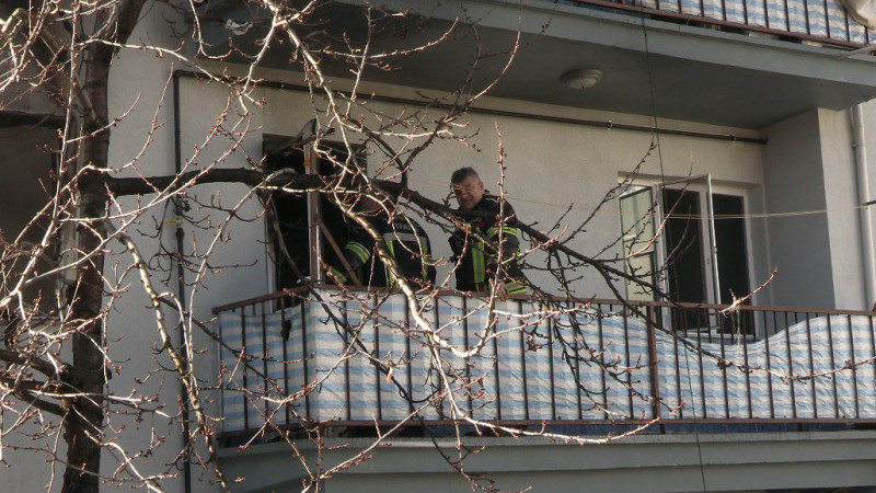   Tavşanlı'da 3 katlı binada korkutan yangın  