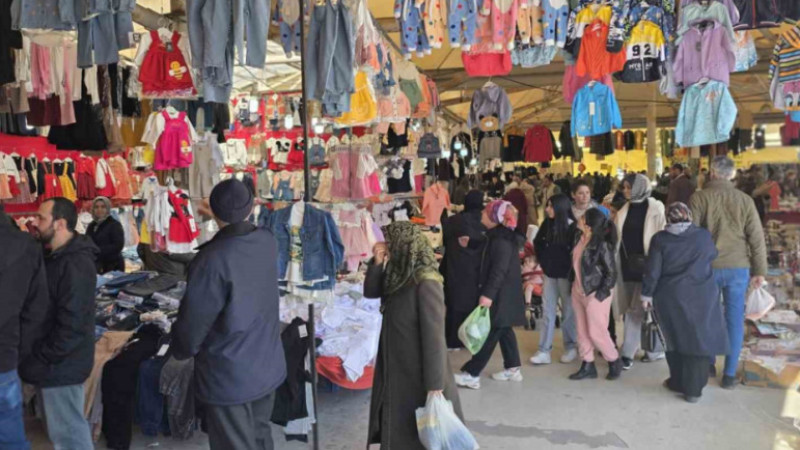 Bayram pazarı kuruldu 