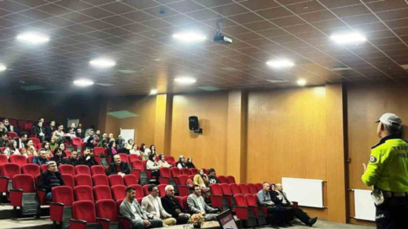 Hisarcık ‘ta trafik kuralları anlatılıyor 