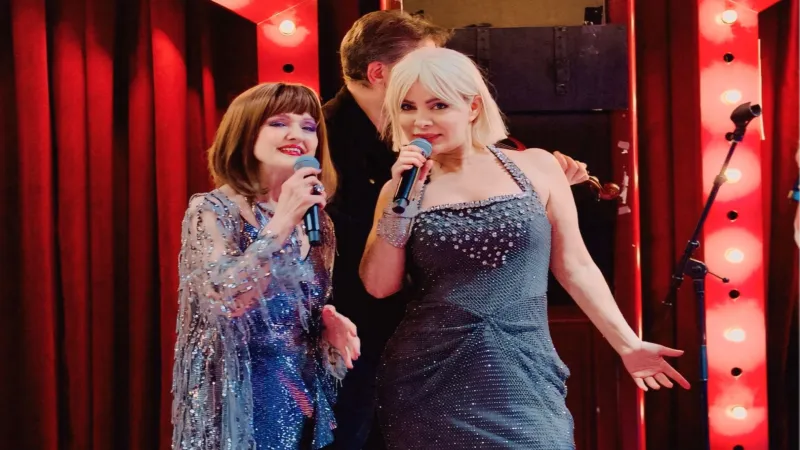 Ömür Gedik ve Gülden Karaböcek Bursa'da sahneyi salladı