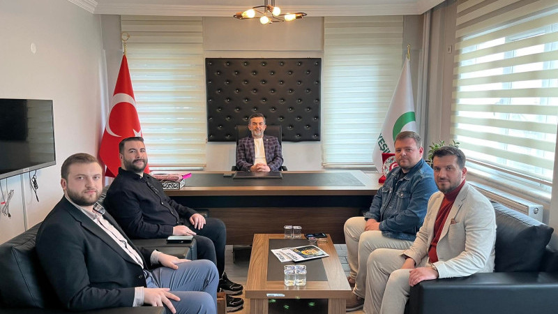 Ak Parti gençliklikten yeşilay ziyareti