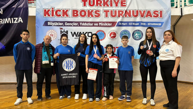 Kütahya Kick Boks Takımı Diyarbakır’da Madalyaya Vurdu