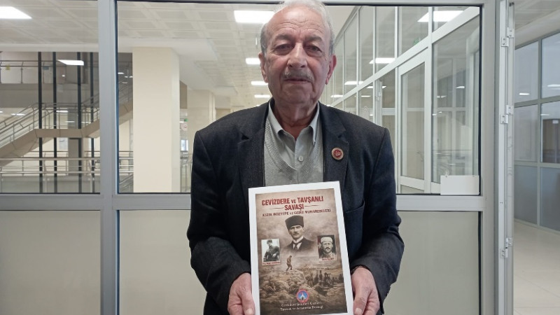 Adem Öztürk’ten yeni kitabını Mehmetçik ve Türk Hava Kuvvetleri vakıfları yararına yayımladı