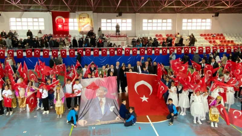 Domaniç ilçesinde 23 Nisan Ulusal Egemenlik ve Çocuk Bayramı