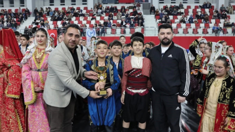 Halk oyunları yarışması 