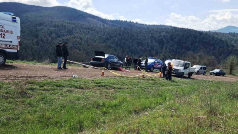 Kaybolan kişi aracının altında ölü bulundu 