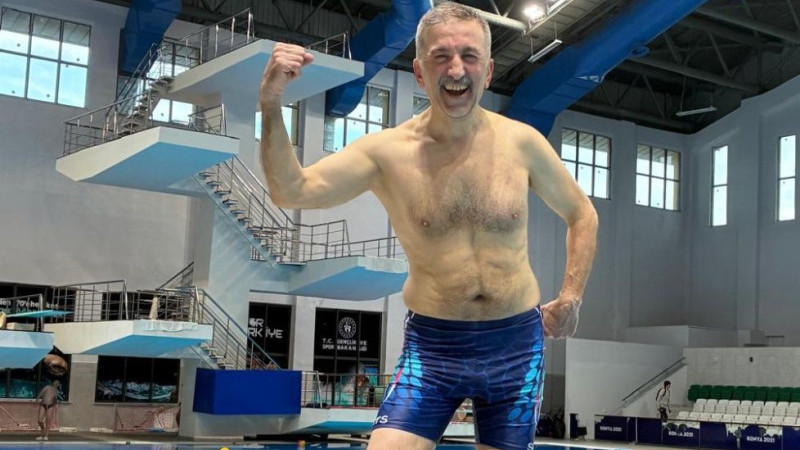 Tavşanlı'da açılan yüzme havuzu 3 çocuk babasını şampiyon yaptı 